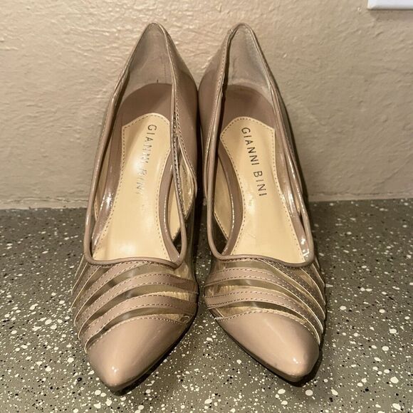 Gianni Bini Nude‎ Patent Leather Pointed Toe Clear Panel Heels Pumps - Picture 1 of 7